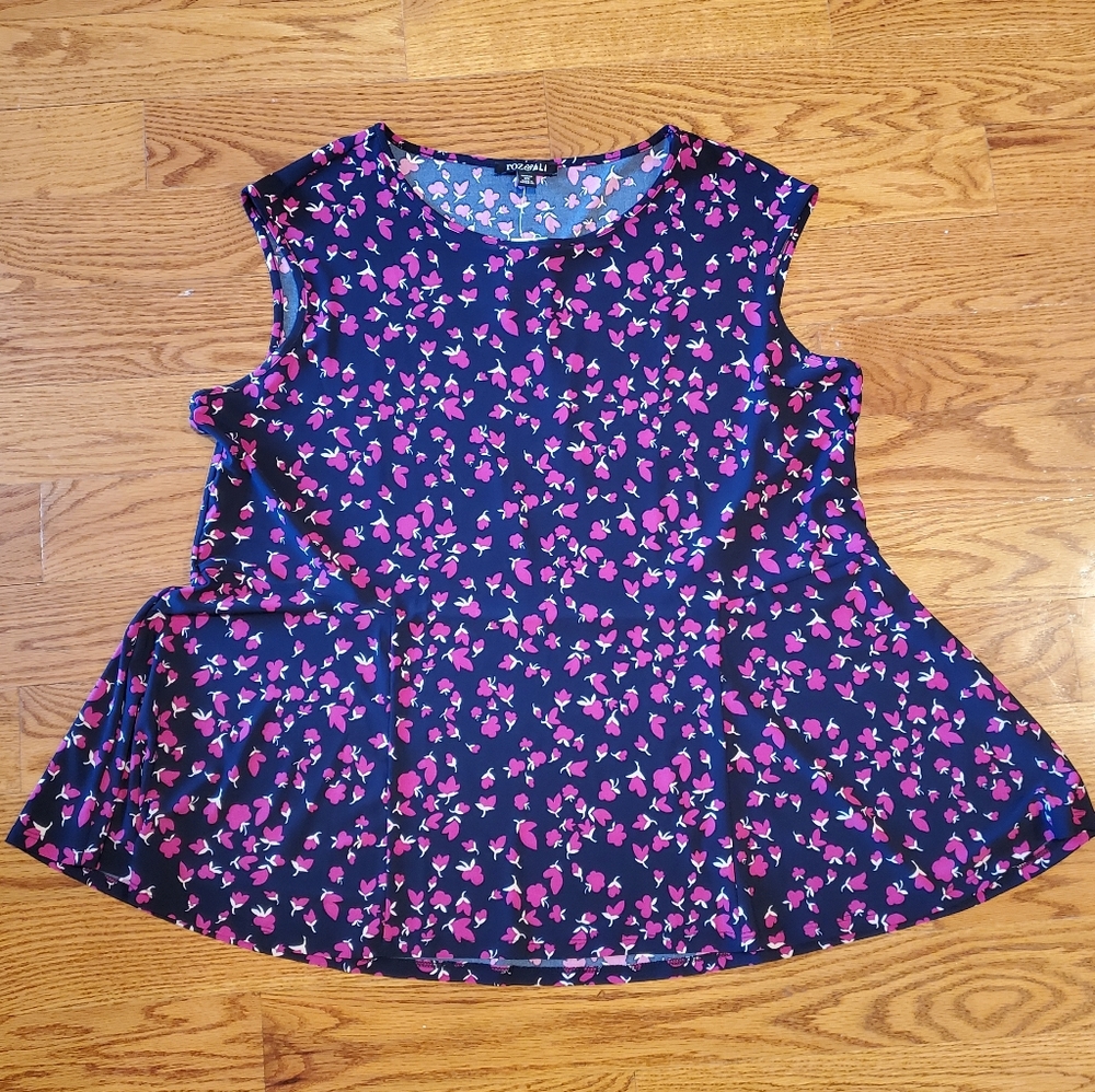 NWT Roz & Ali Tank with Pemplum